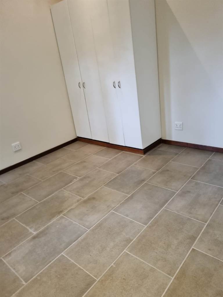 2 Bed Apartment in Kloof photo number 5