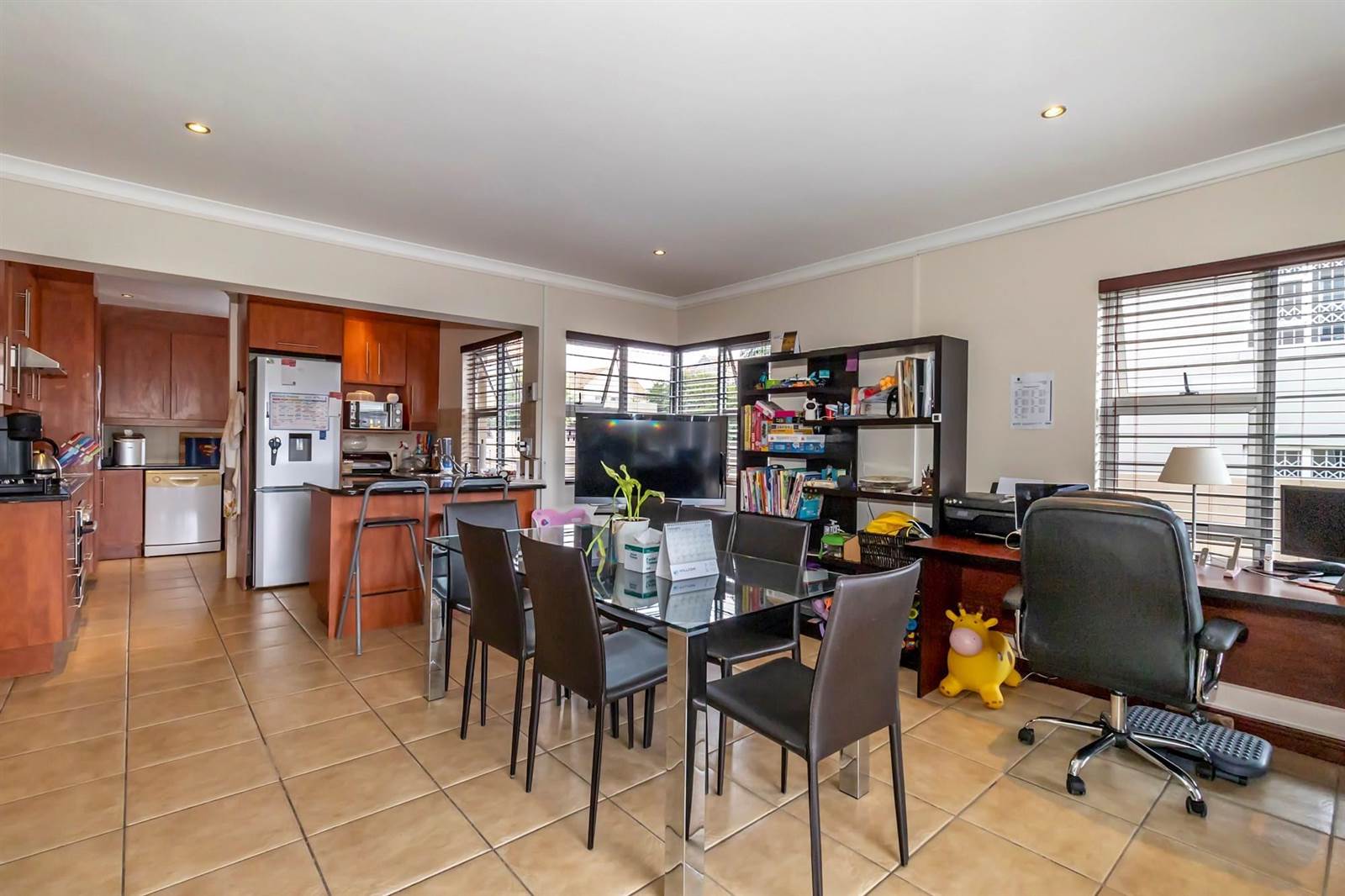 3 Bed Townhouse in Randpark Ridge photo number 4