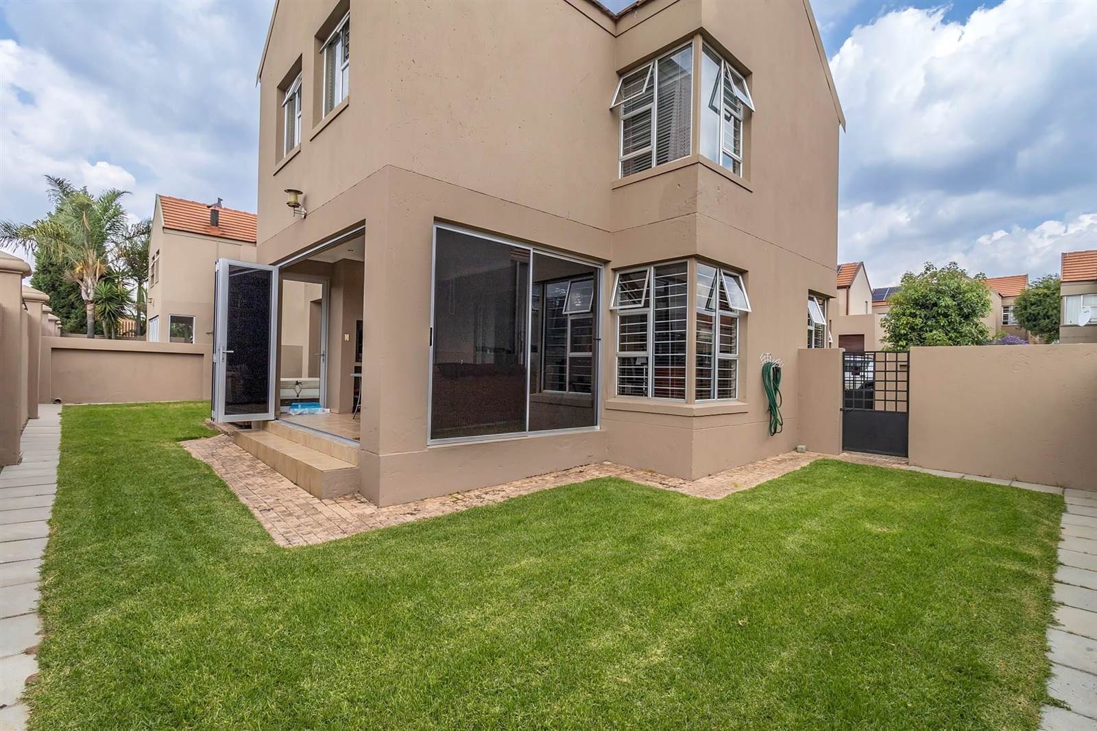 3 Bed Townhouse in Randpark Ridge photo number 24