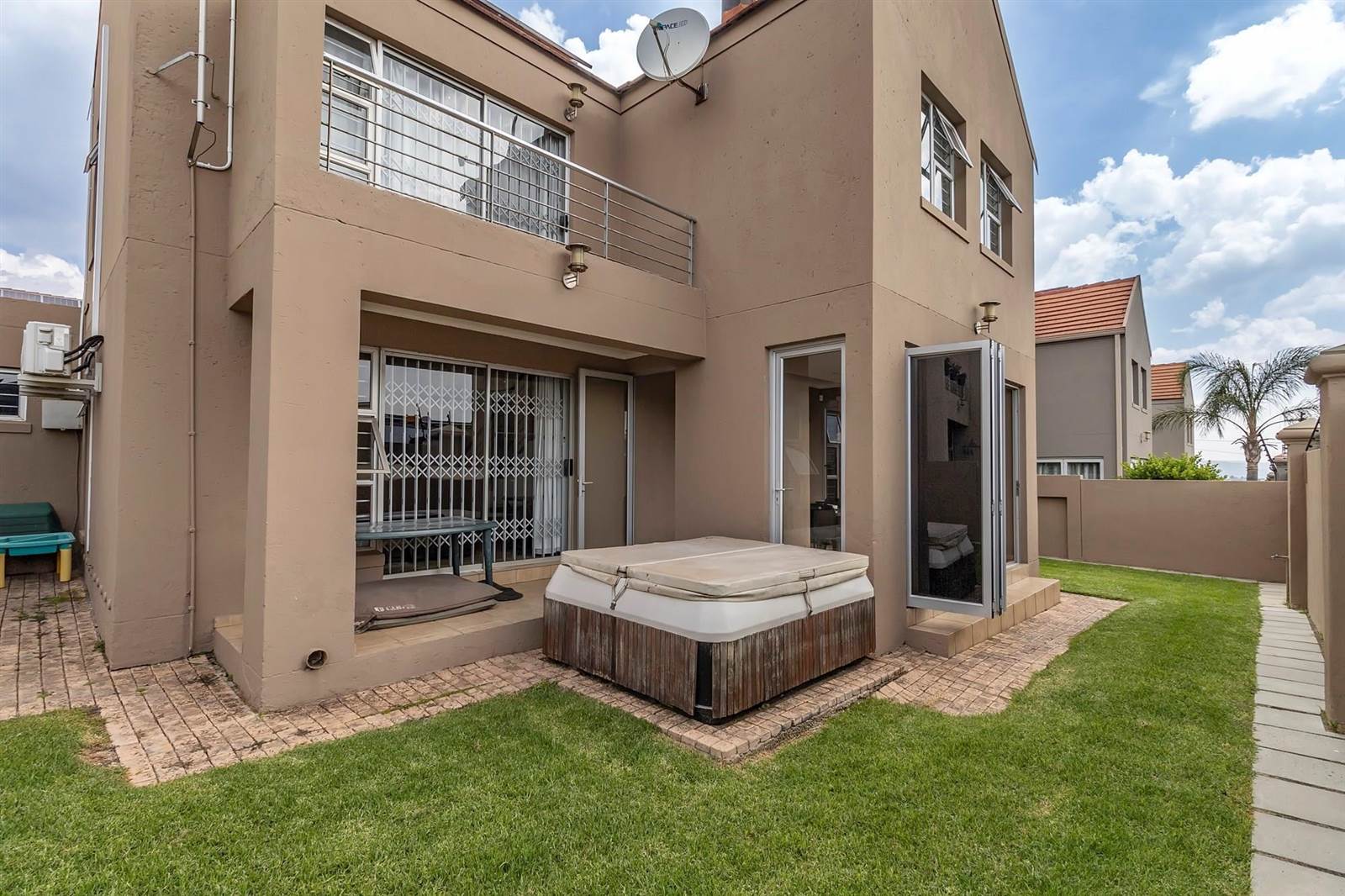 3 Bed Townhouse in Randpark Ridge photo number 23