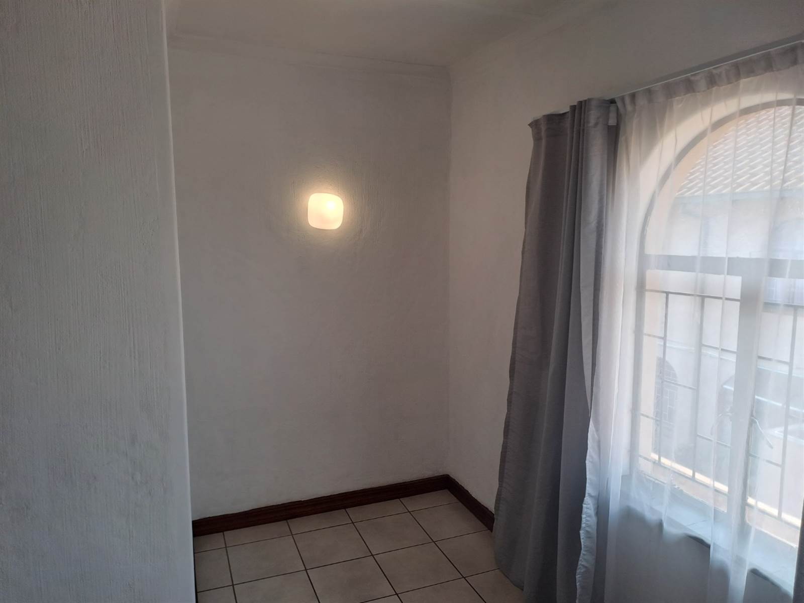 2 Bed Townhouse in Rietfontein photo number 10