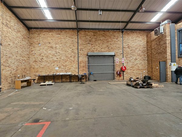 345 m² Industrial space 345 m² Industrial space