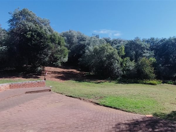 1 607 m² Land
