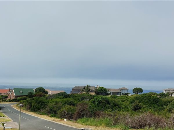 1008 m² Land available in Outeniqua Strand