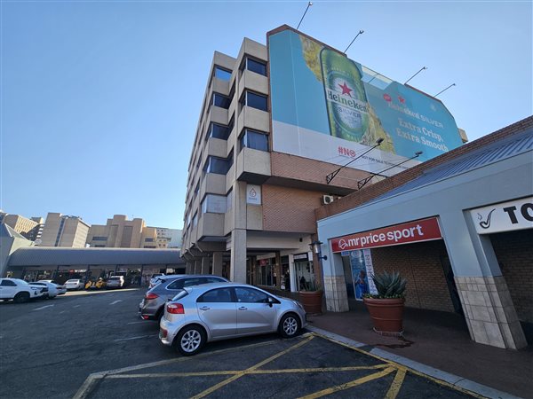 464  m² Commercial space