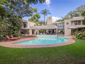 5 Bed House in Bryanston West