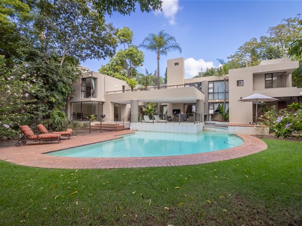 5 Bed House in Bryanston West