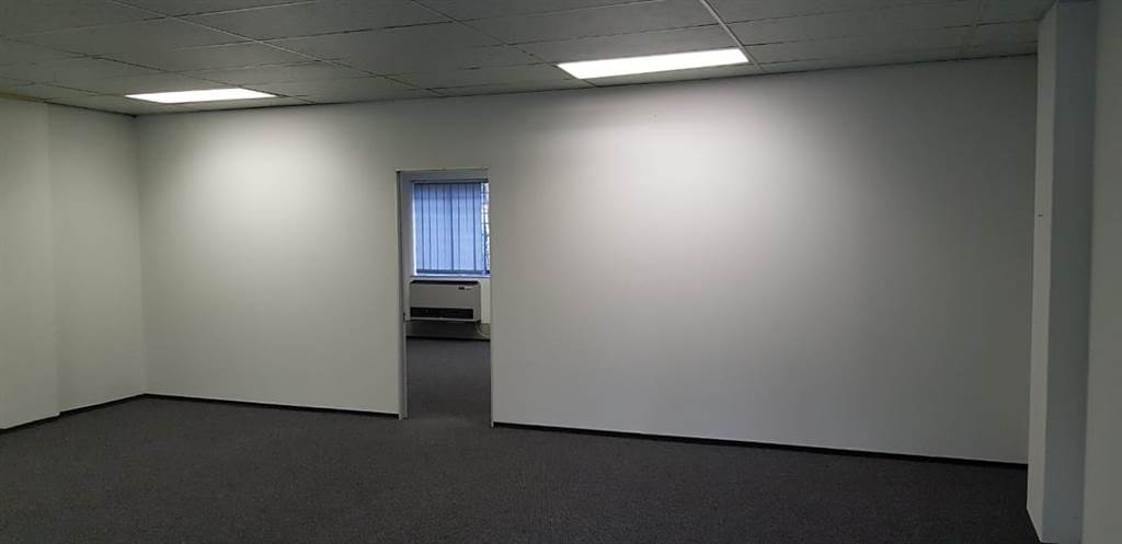 79  m² Office Space in Bruma photo number 4
