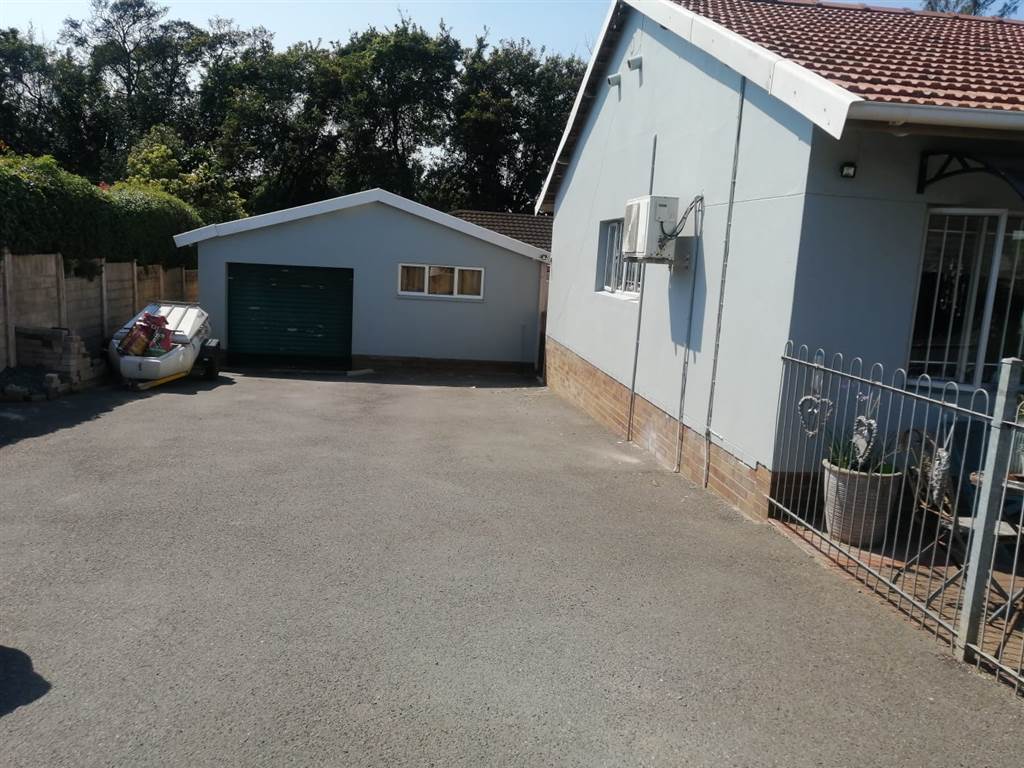 3 Bed House in Durban North photo number 2