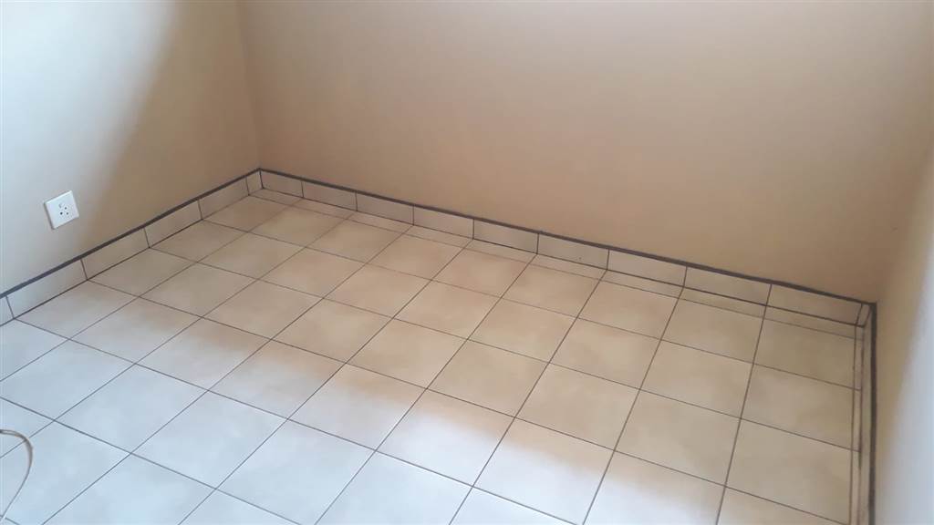 3 Bed Townhouse in Polokwane Central photo number 3