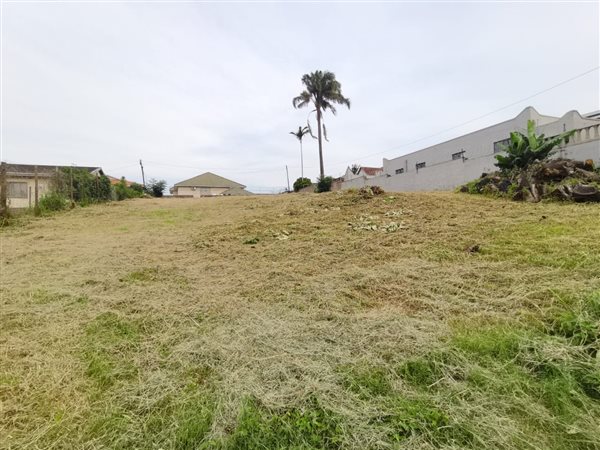 1 800 m² Land