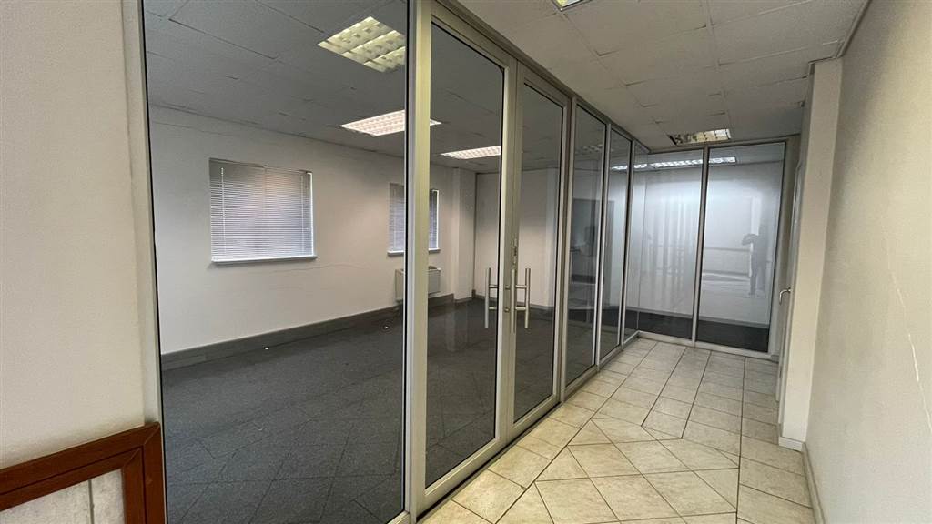 847  m² Commercial space in Highveld photo number 4