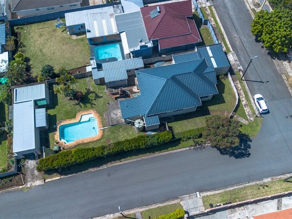 4 Bedroom House 4 Bedroom House