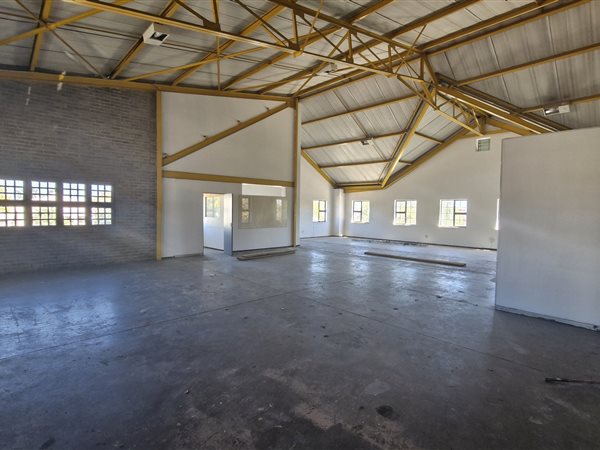 271  m² Industrial space