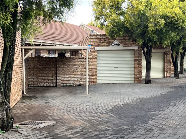 3 Bedroom Townhouse 3 Bedroom Townhouse