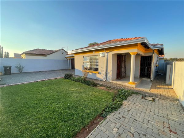 4 Bedroom House 4 Bedroom House