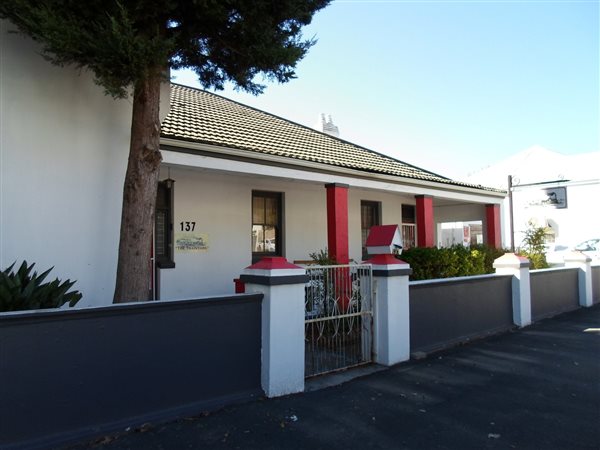80  m² Commercial space