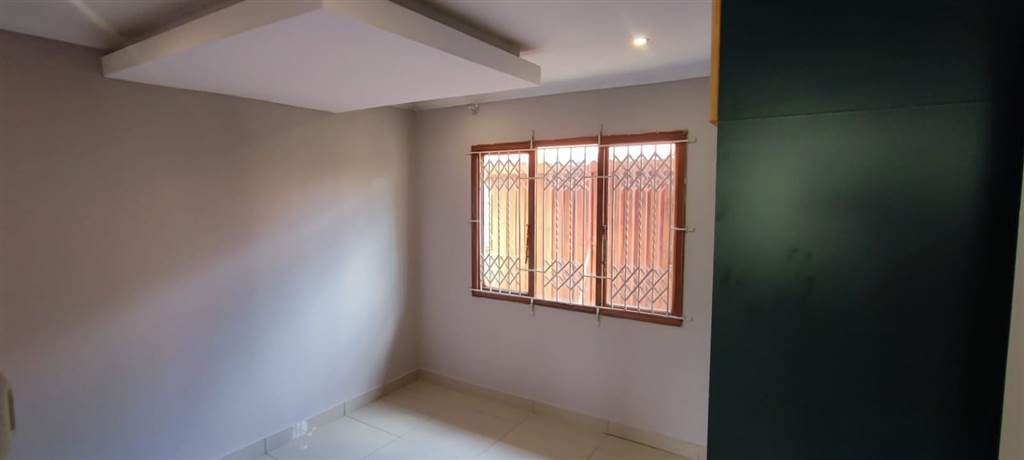 3 Bed Townhouse in Bellair photo number 12