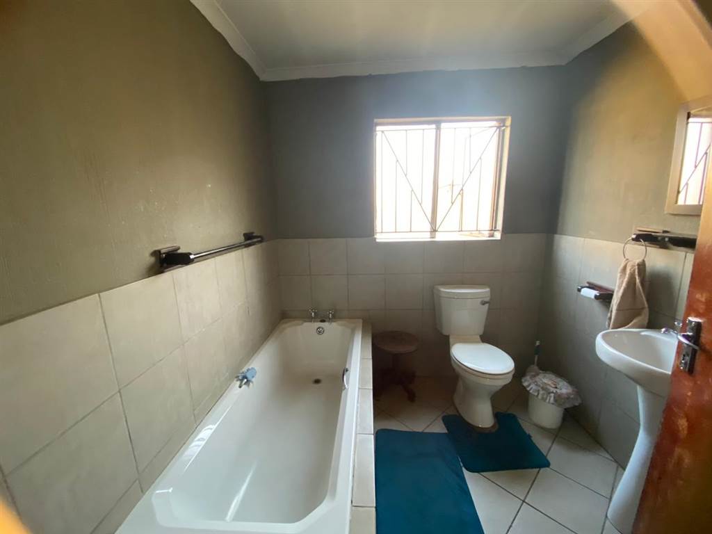 3 Bed House in Vereeniging photo number 8