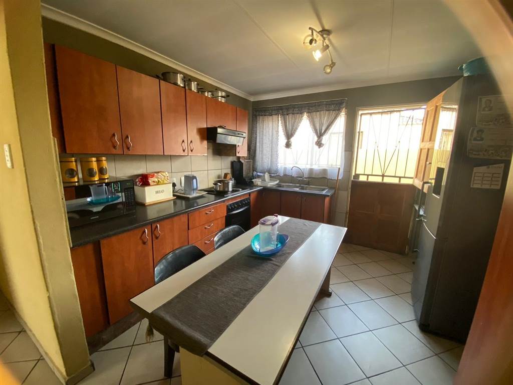 3 Bed House in Vereeniging photo number 3