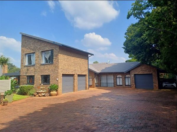 6 Bedroom House 6 Bedroom House