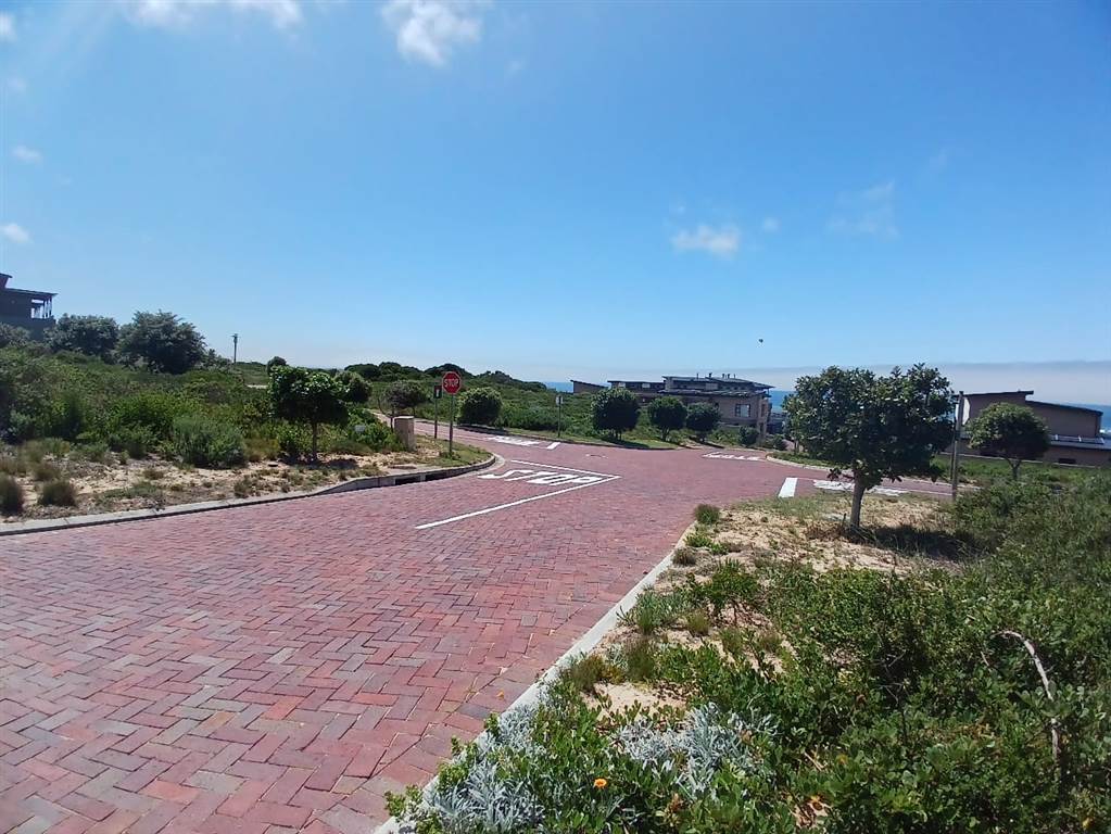 847 m² Land available in Stilbaai photo number 8