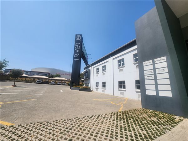 81  m² Commercial space