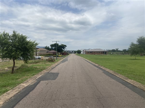 880 m² Land available in Brits Central