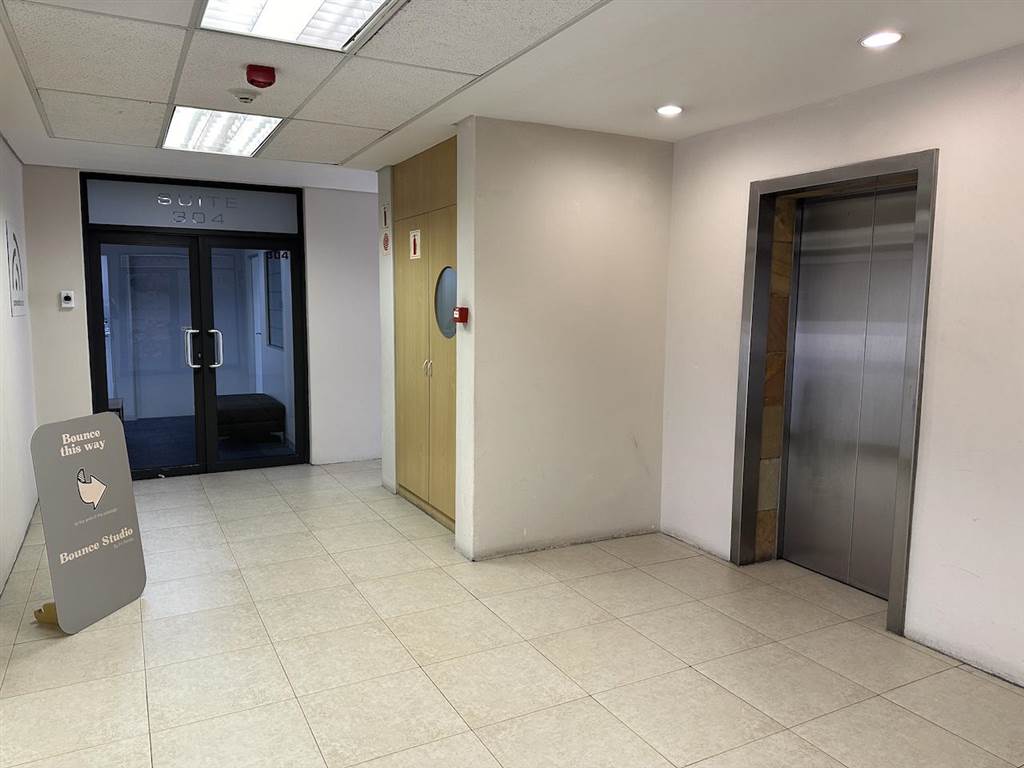 288  m² Commercial space in Sea Point photo number 2