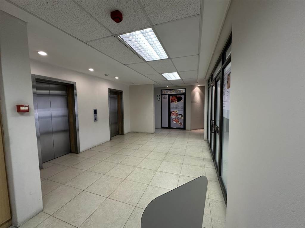 288  m² Commercial space in Sea Point photo number 25