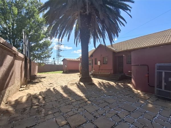 5 Bedroom House 5 Bedroom House