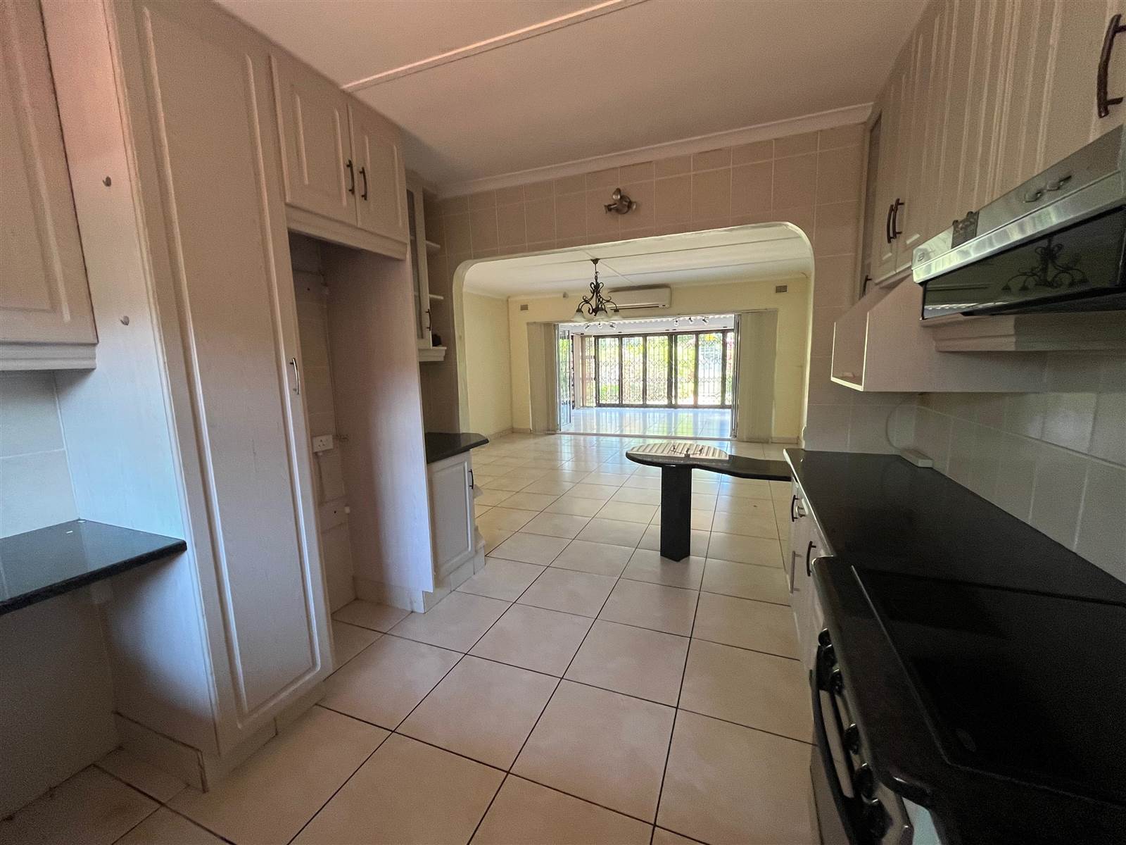 3 Bed House in Scottburgh South photo number 2