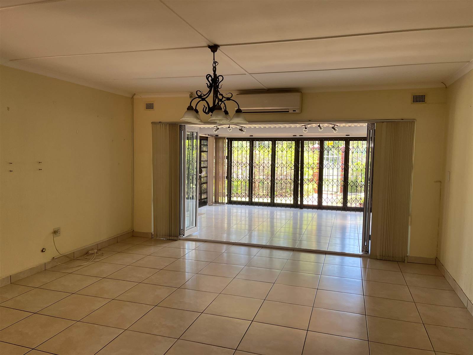 3 Bed House in Scottburgh South photo number 4