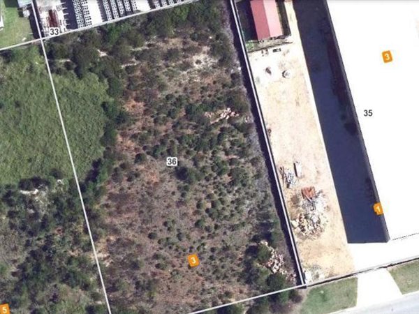 2310 m² Land available in Mossdustria