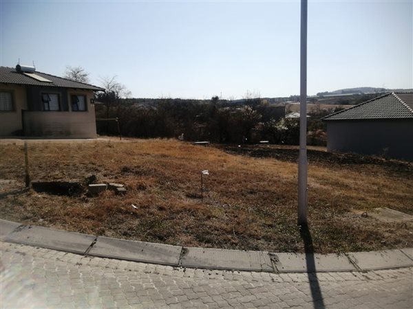 302 m² Land