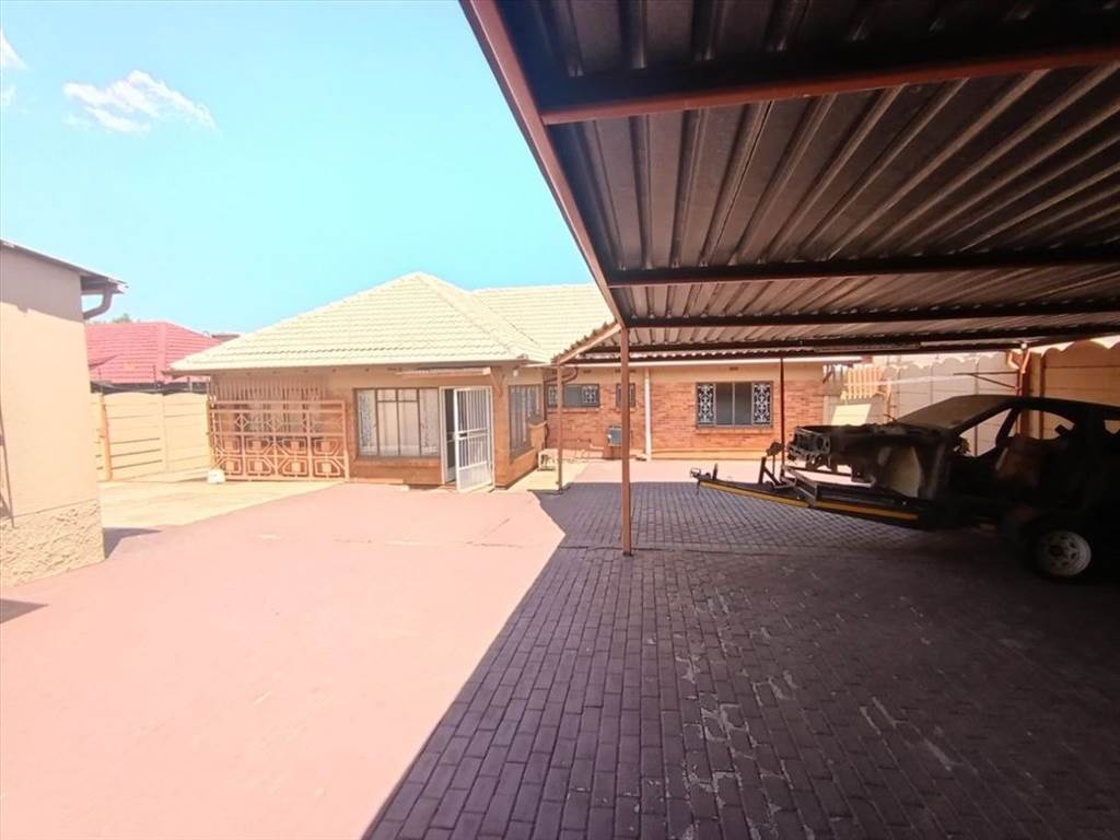 4 Bed House in Sunnyridge photo number 21