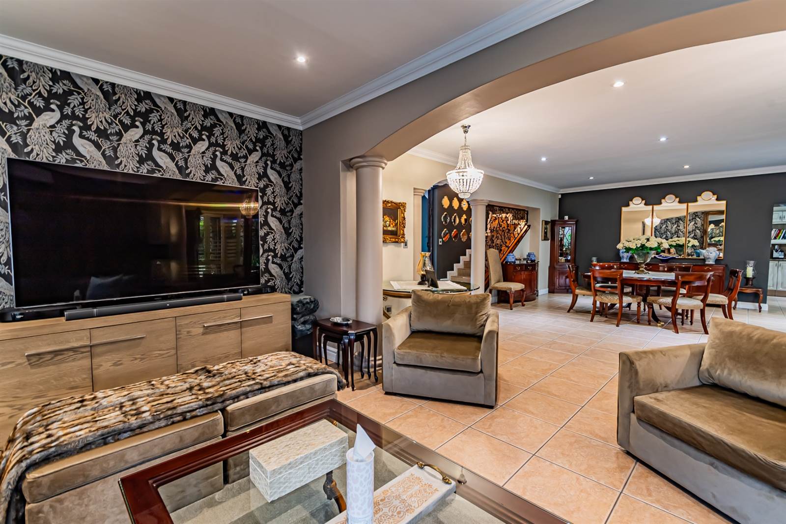 5 Bed House in Waterkloof Ridge photo number 5