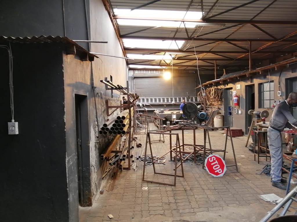 1100  m² Industrial space in Lenasia photo number 12
