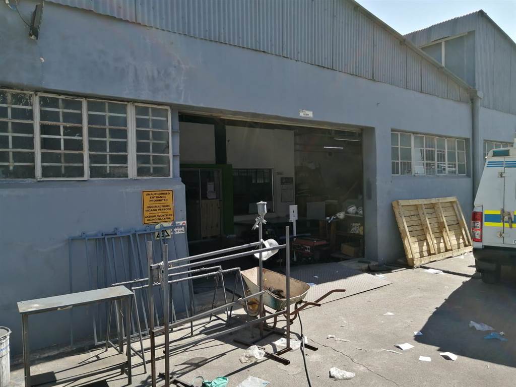 1100  m² Industrial space in Lenasia photo number 4