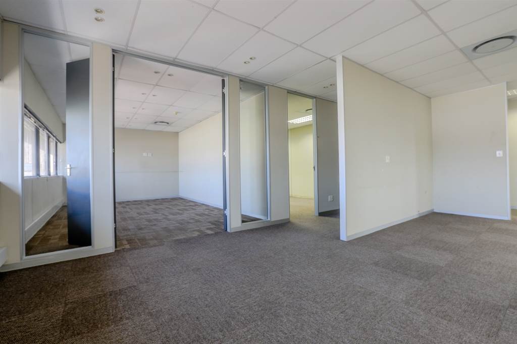 956  m² Office Space in Cape Town City Centre photo number 8