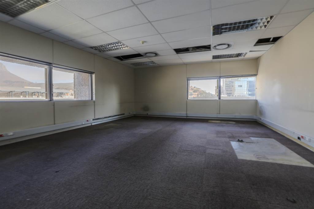 956  m² Office Space in Cape Town City Centre photo number 17