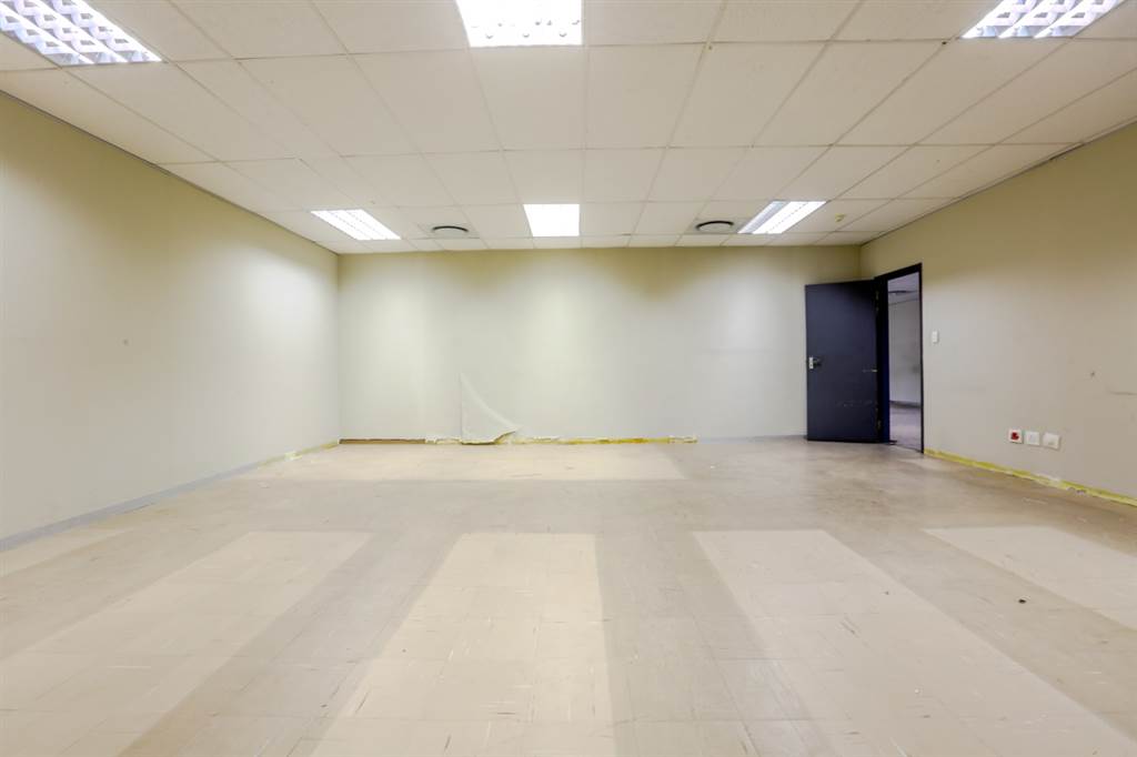 956  m² Office Space in Cape Town City Centre photo number 14