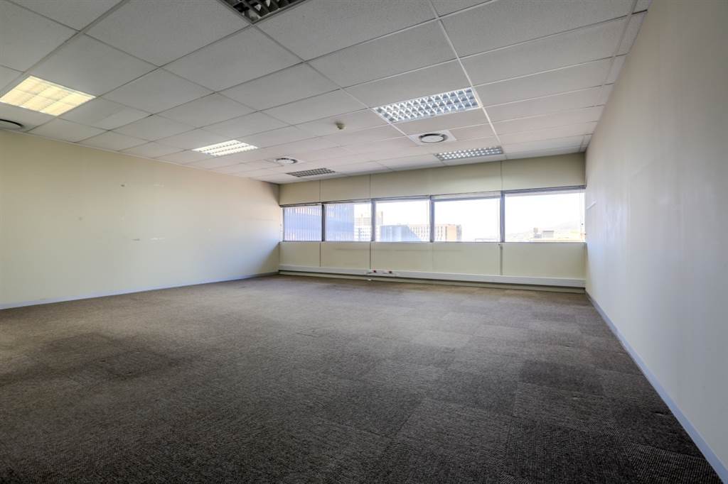 956  m² Office Space in Cape Town City Centre photo number 15