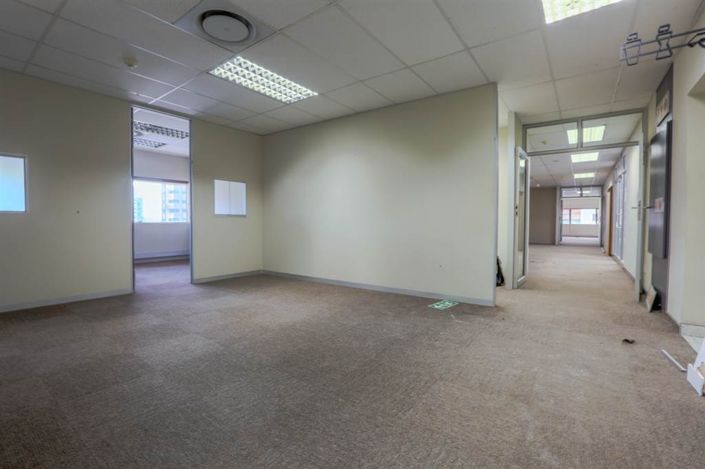 956  m² Office Space in Cape Town City Centre photo number 9