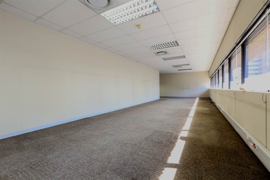 956  m² Office Space in Cape Town City Centre photo number 7