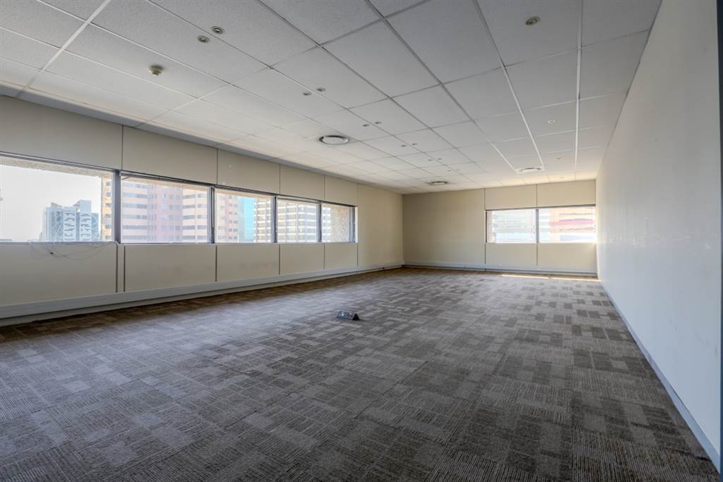 956  m² Office Space in Cape Town City Centre photo number 11