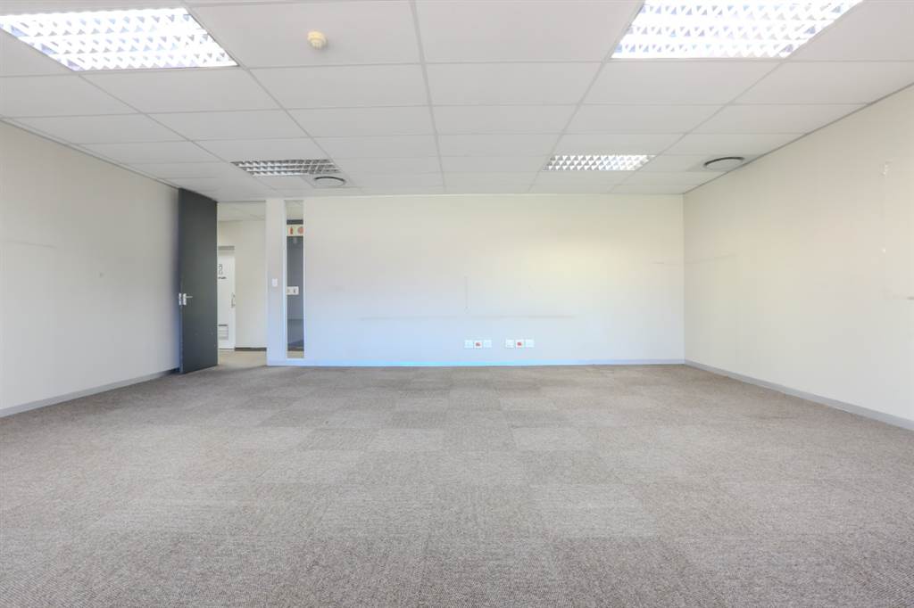 956  m² Office Space in Cape Town City Centre photo number 16