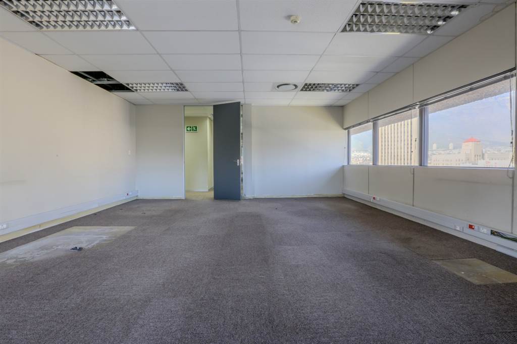 956  m² Office Space in Cape Town City Centre photo number 18