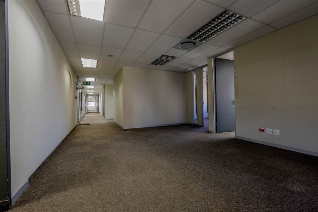 956  m² Office Space in Cape Town City Centre photo number 10
