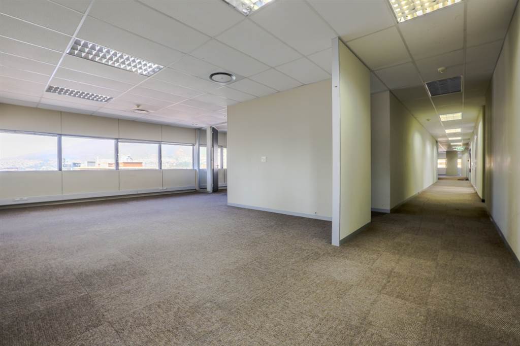 956  m² Office Space in Cape Town City Centre photo number 5